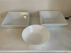lot 91 image: Set of Modern White Bowls