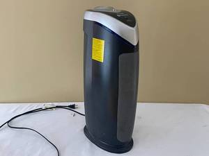 lot 27 image: GermGuardian AC4825DLX Air Purifier