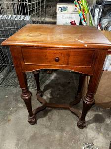 lot 322 image: Vintage Wooden Side Table with Drawer