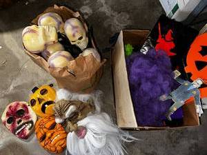 lot 325 image: Vintage Collection of Halloween Decor Assortment Lot