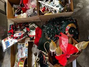 lot 327 image: Christmas Decoration Variety Lot