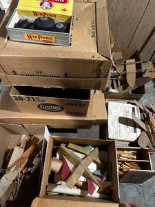 lot 329 image: Vintage Model Airplane Kits & Parts