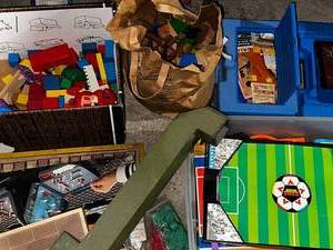 lot 330 image: Vintage Toys & Games Lot