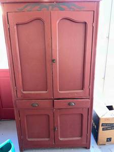 lot 365 image: Vintage Wooden Cabinet