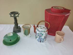 lot 366 image: Vintage Home Decor Collection