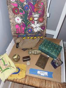 lot 370 image: Eclectic Collectible Decor Lot