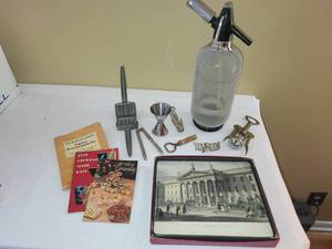 lot 371 image: Vintage Barware Collection Set