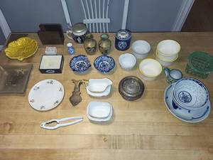 lot 373 image: Assorted Ceramic & Porcelain Collection