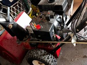 lot 402 image: Toro Power Throw 622 Snowblower