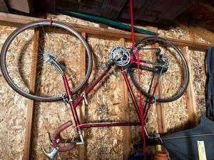 lot 415 image: Vintage Fuji Red Bicycle