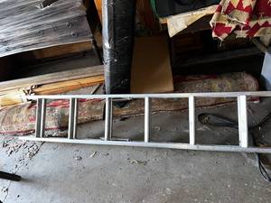 lot 417 image: Aluminum Ladder 8-Ft