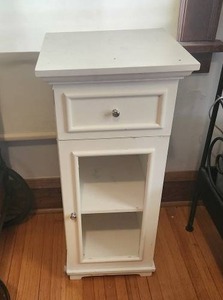 lot 3 image: White Wooden Bedside Cabinet