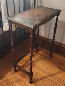 lot 6 image: Vintage Wooden Side Table