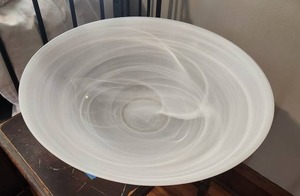 lot 7 image: Elegant Swirl White Glass Bowl