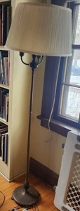 lot 18 image: Antique Brass Floor Lamp