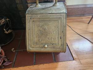 lot 21 image: Vintage Embossed Brass Coal Scuttle