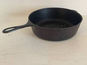 lot 96 image: Vintage Cast Iron Skillet