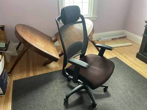 lot 105 image: Ergonomic Mesh Office Chair