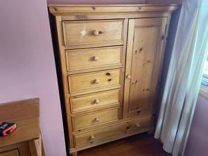 lot 107 image: Pine Wood Dresser with Cabinet
