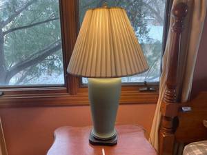 lot 109 image: Classic Table Lamp with Shade