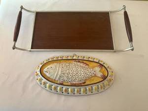 lot 152 image: Ceramic Fish Platter & Wood Tray Set