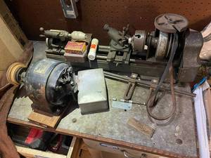 lot 333 image: Vintage Metal Lathe with Tool Set