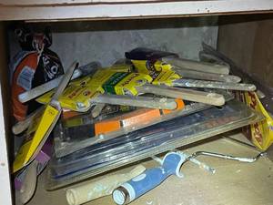 lot 349 image: Mixed Painting Supplies Bundle