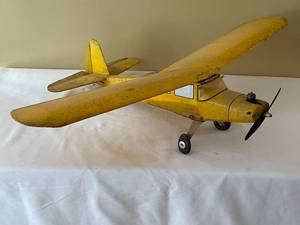 lot 357 image: Vintage Model Airplane Collectible