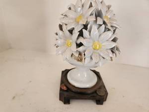 lot 43 image: Vintage Kome Ceramic Floral Decor