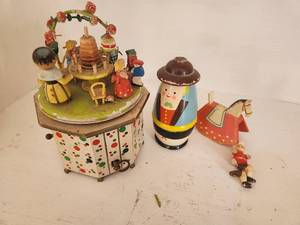lot 48 image: Vintage Wooden Toy Carousel Set