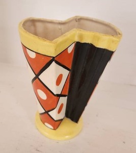 lot 56 image: Vintage Japanese Geometric Vase