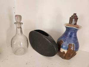 lot 58 image: Glass & Ceramic Vases Collection