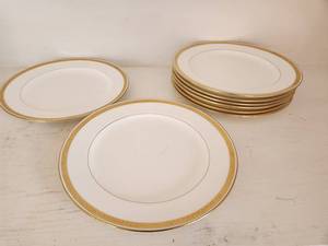lot 71 image: Minton Gold Trim Dinner Plates Set