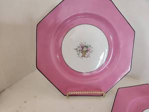 lot 72 image: Octagonal Pink Floral Dinner Plate Set