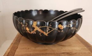 lot 81 image: Black Lacquered Bowl Set in Wooden Box