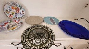 lot 84 image: Desimone Vintage Ceramic Plates Lot
