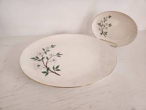 lot 87 image: Homer Laughlin Rhythm Dinnerware Set