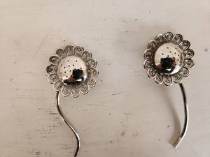 lot 88 image: Vintage Silver Plated Flower Tea Strainers