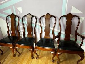 lot 101 image: Set of 4 Queen Anne Style Chairs