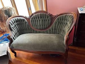 lot 115 image: Antique Green Tufted Loveseat
