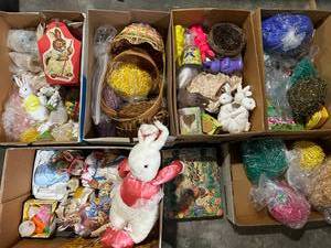 lot 309 image: Vintage Easter Decoration Lot