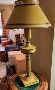 lot 282 image: Vintage Table Lamp