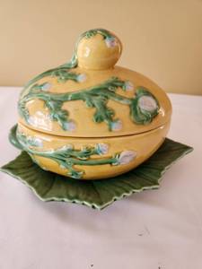 lot 285 image: Ceramic Floral Covered Dish