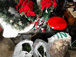 lot 315 image: Holiday Decoration Lot