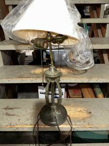 lot 316 image: Vintage Bronze Table Lamp with Shade