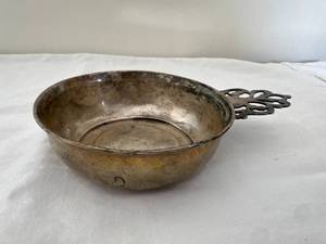 lot 5A image: English Sterling Silver Porringer
