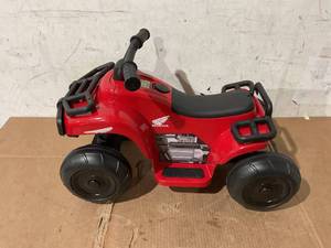 lot 262 image: Honda 6V FourTrax Ride On