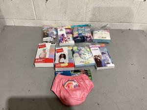 lot 497 image: LOT OF Childrens Underwear