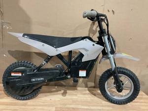 lot 365 image: Jetson Horizon Kids 36V Dirt Bike