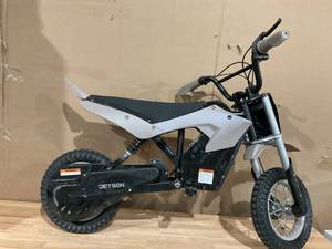 lot 366 image: Jetson Horizon Kids 36V Dirt Bike